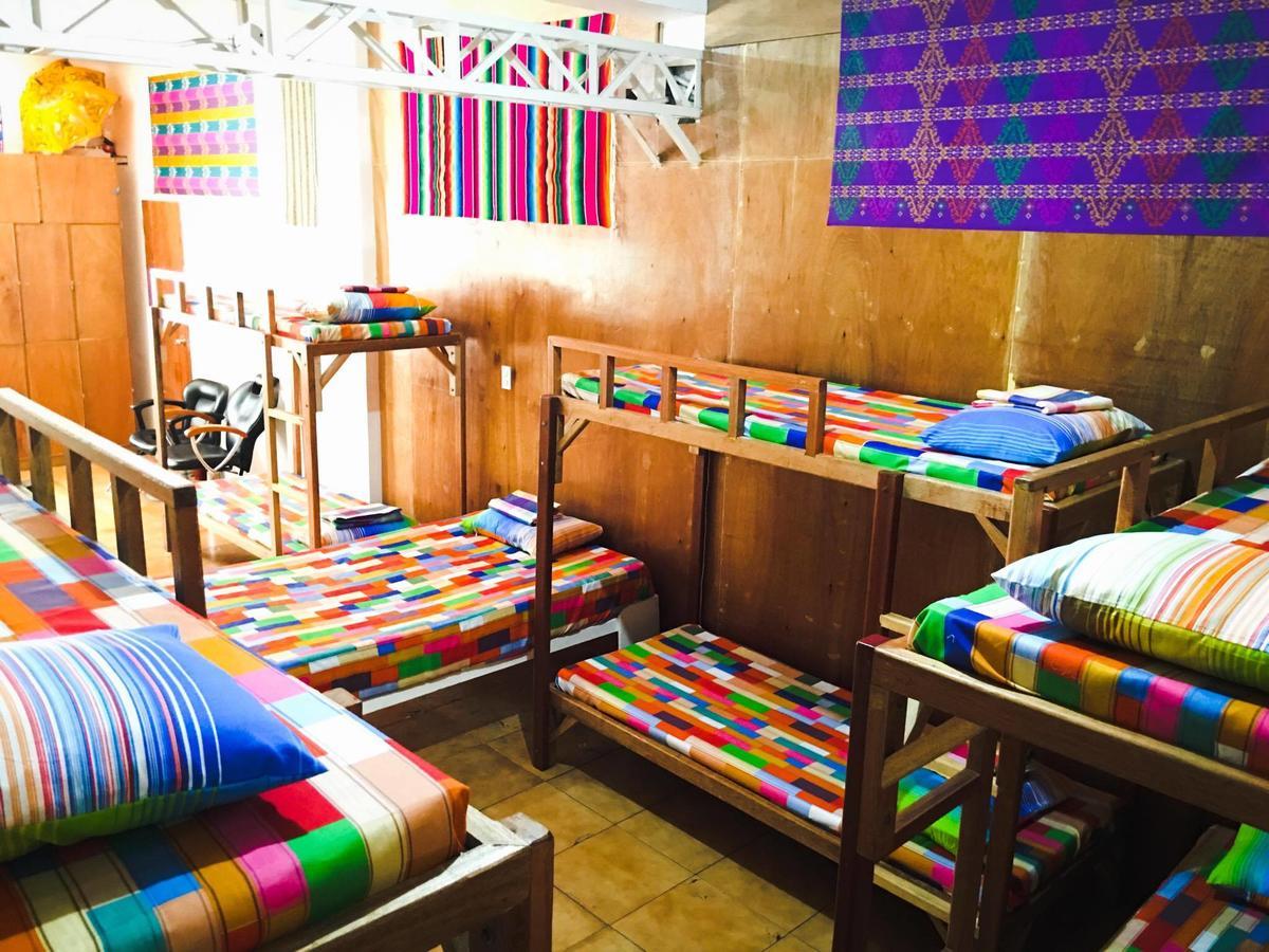 Humble Hut Hostel Manila Exteriör bild