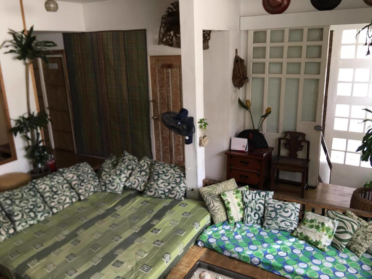Humble Hut Hostel Manila Exteriör bild