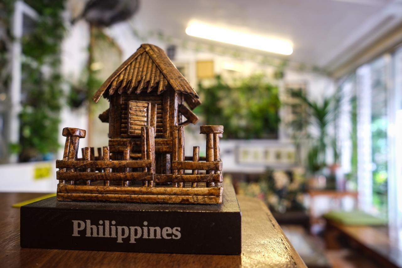 Humble Hut Hostel Manila Exteriör bild
