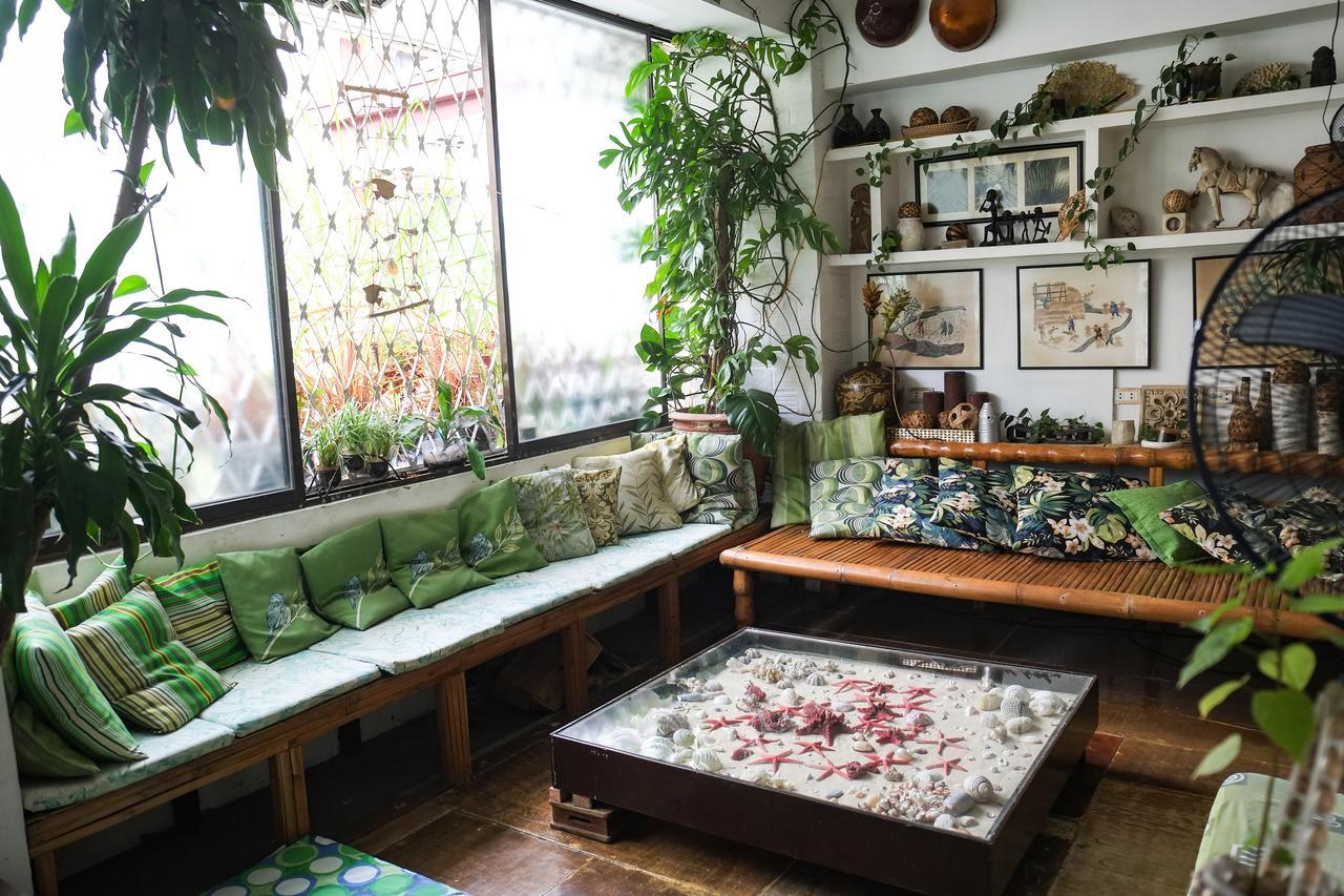 Humble Hut Hostel Manila Exteriör bild